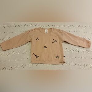 Girls' Long-Sleeve Crewneck Top in Soft Peach with Subtle Floral Motifs